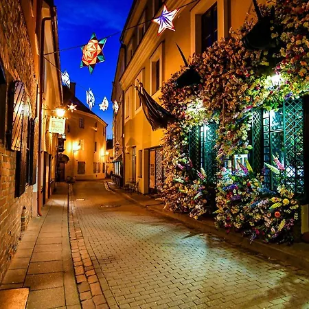 Апартаменти Old Town